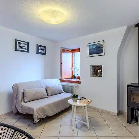 Stone House By Interhome * ジェーラ・ラーリオ